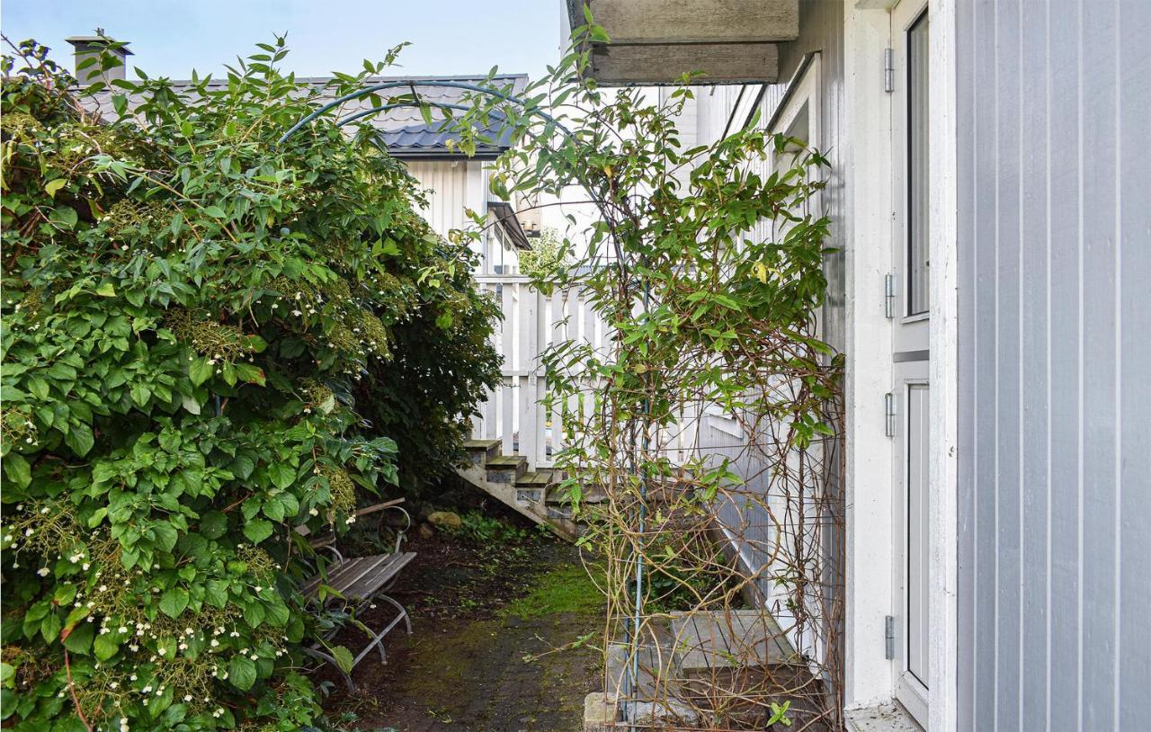 Cozy Home In Karlskrona With Kitchen Zewnętrze zdjęcie
